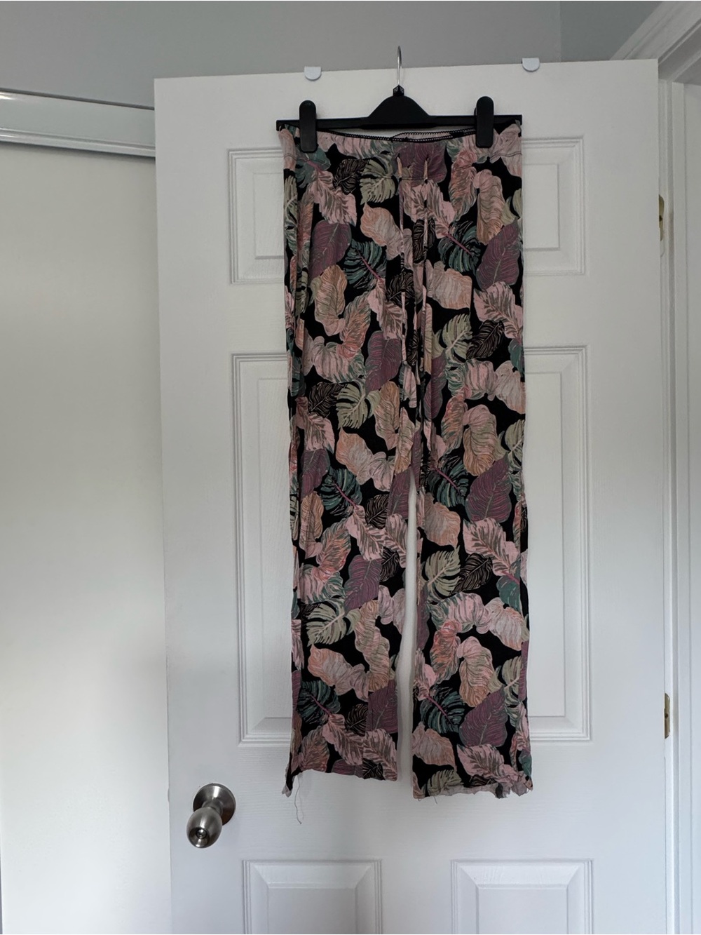 Isaac Mizrahi Sleepwear Black Wide-Leg Pants with Pink & Green Leaf Print